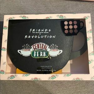 Friends x Revolution face palette